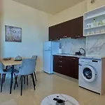 Апартаменты Beachfront Paradise
